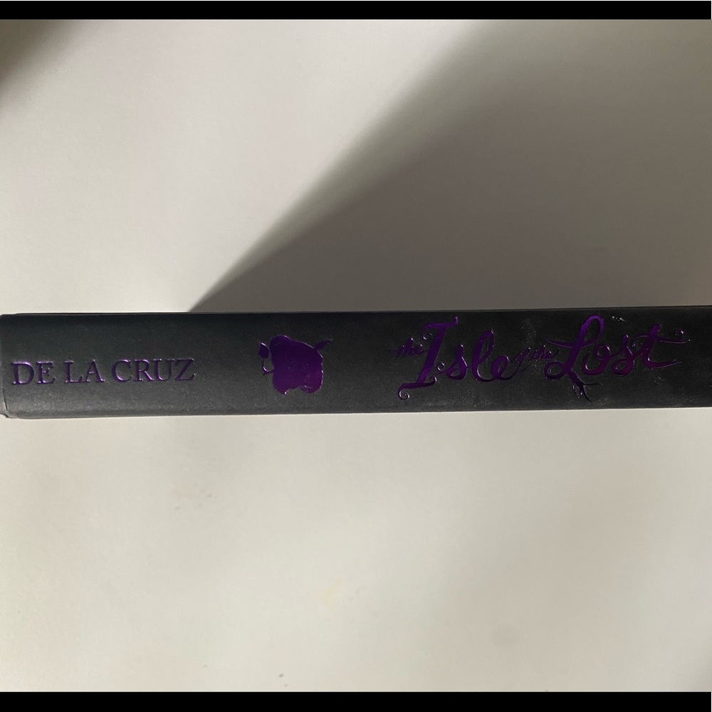 Descendants : Isle of the Lost Hardback Book